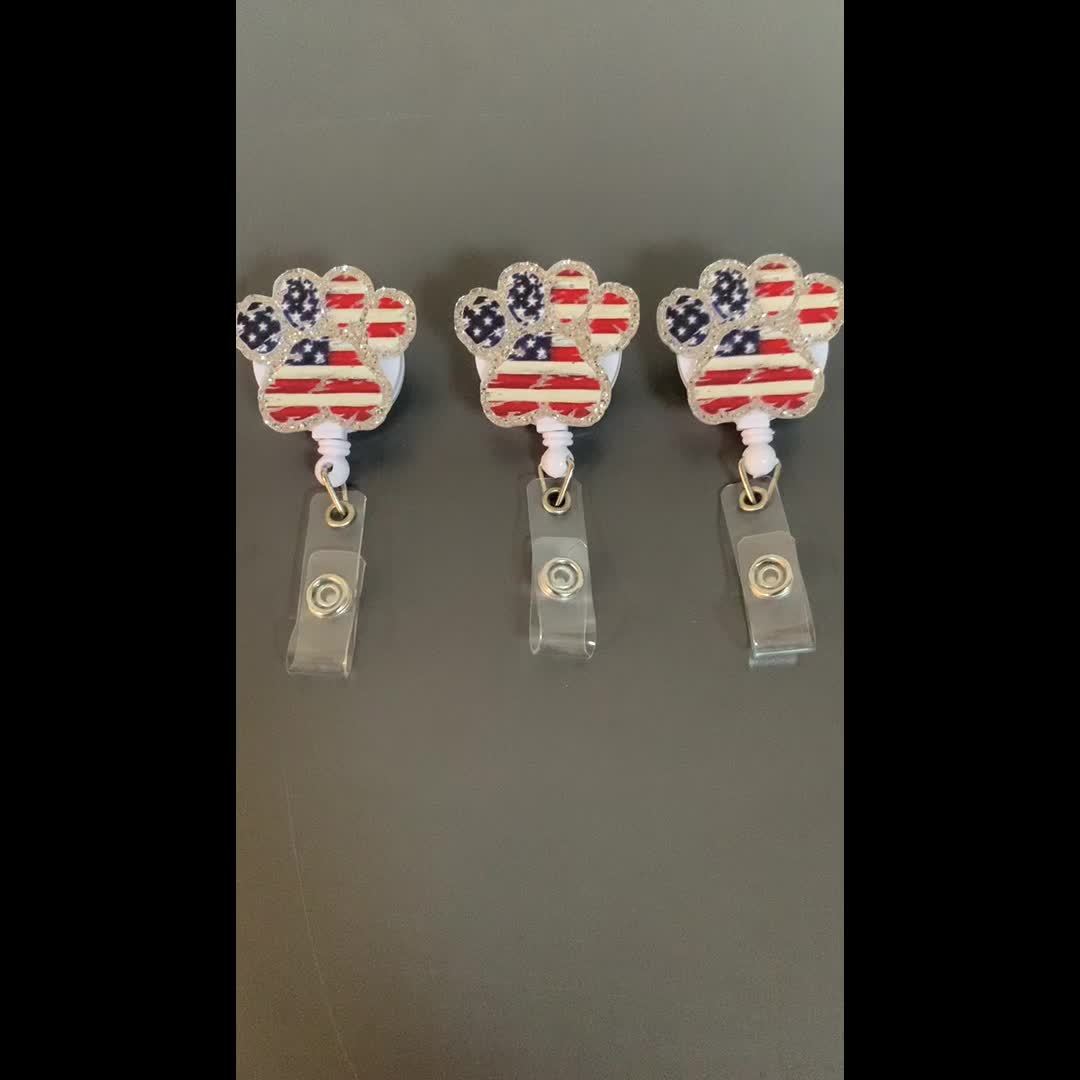 Patriotic Dog Paw Badge Reel with Alligator Clip - 4th of July Retractable ID Holder, Stars and Stripes Design for Nurses, Teachers, Students & Office Use